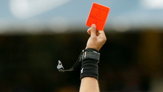 arbitro tarjeta roja