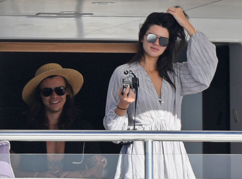 rs_1024x759-160101174403-1024-harry-styles-kendall-jenner-st-barts-yacht-010116