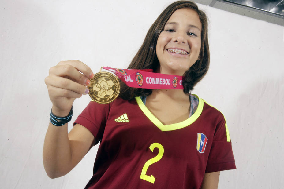 Verónica Herrera, futbolista de la Vinotinto Sub17 Karla Calderón 07042016
