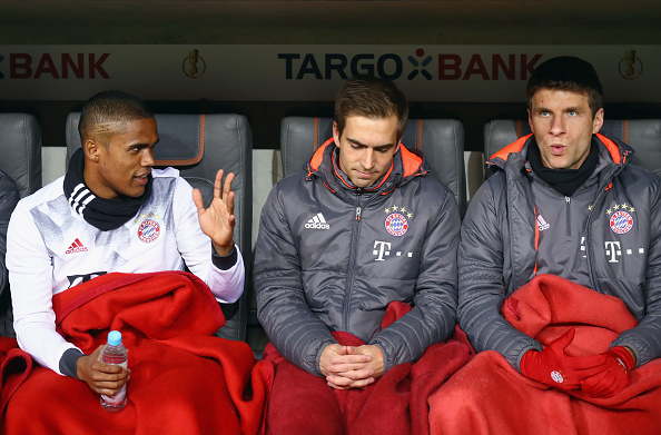 MUNICH, GERMANY - MARCH 01: Douglas Costa, Philipp Lahm and Thomas Mueller (L-R) of Muenchen sit on the bench prior to the DFB Cup quarter final between Bayern Muenchen and FC Schalke 04 at Allianz Arena on March 1, 2017 in Munich, Germany.  (Photo by Alexander Hassenstein/Bongarts/Getty Images)