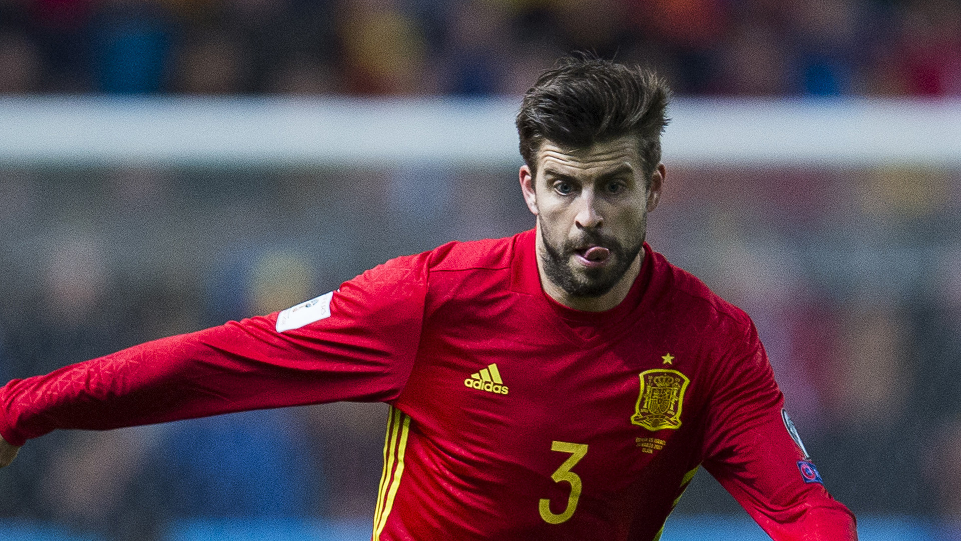 GIJON, SPAIN - MARCH 24: Gerard Pique of Spain controls the ball during the FIFA 2018 World Cup Qualifier between Spain and Israel at Estadio El Molinon on March 24, 2017 in Gijon, Spain. (Photo by Juan Manuel Serrano Arce/Getty Images)