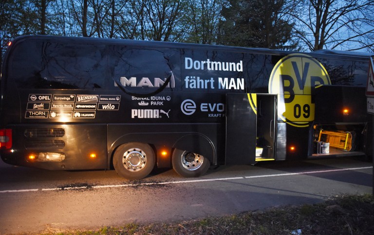 Borussia Dortmund's damaged bus is pictured after an explosion some 10km away from the stadium prior to the UEFA Champions League 1st leg quarter-final football match BVB Borussia Dortmund v Monaco in Dortmund, western Germany on April 11, 2017. / AFP PHOTO / Patrik STOLLARZ