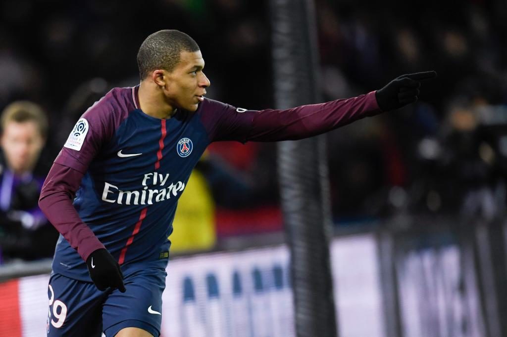 Paris Saint-Germain's French forward Kylian Mbappe celebrates after scoring a goal during the French L1 football match between Paris Saint-Germain and Dijon on January 17, 2018 at the Parc des Princes stadium in Paris. / AFP PHOTO / CHRISTOPHE SIMON