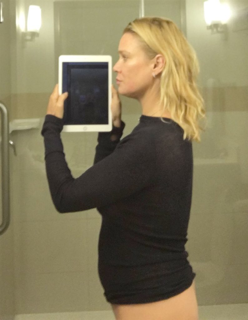 laurie_holden7-794x1024